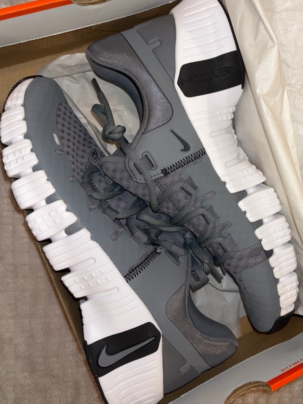 Nike Men’s Gray Metcon 5